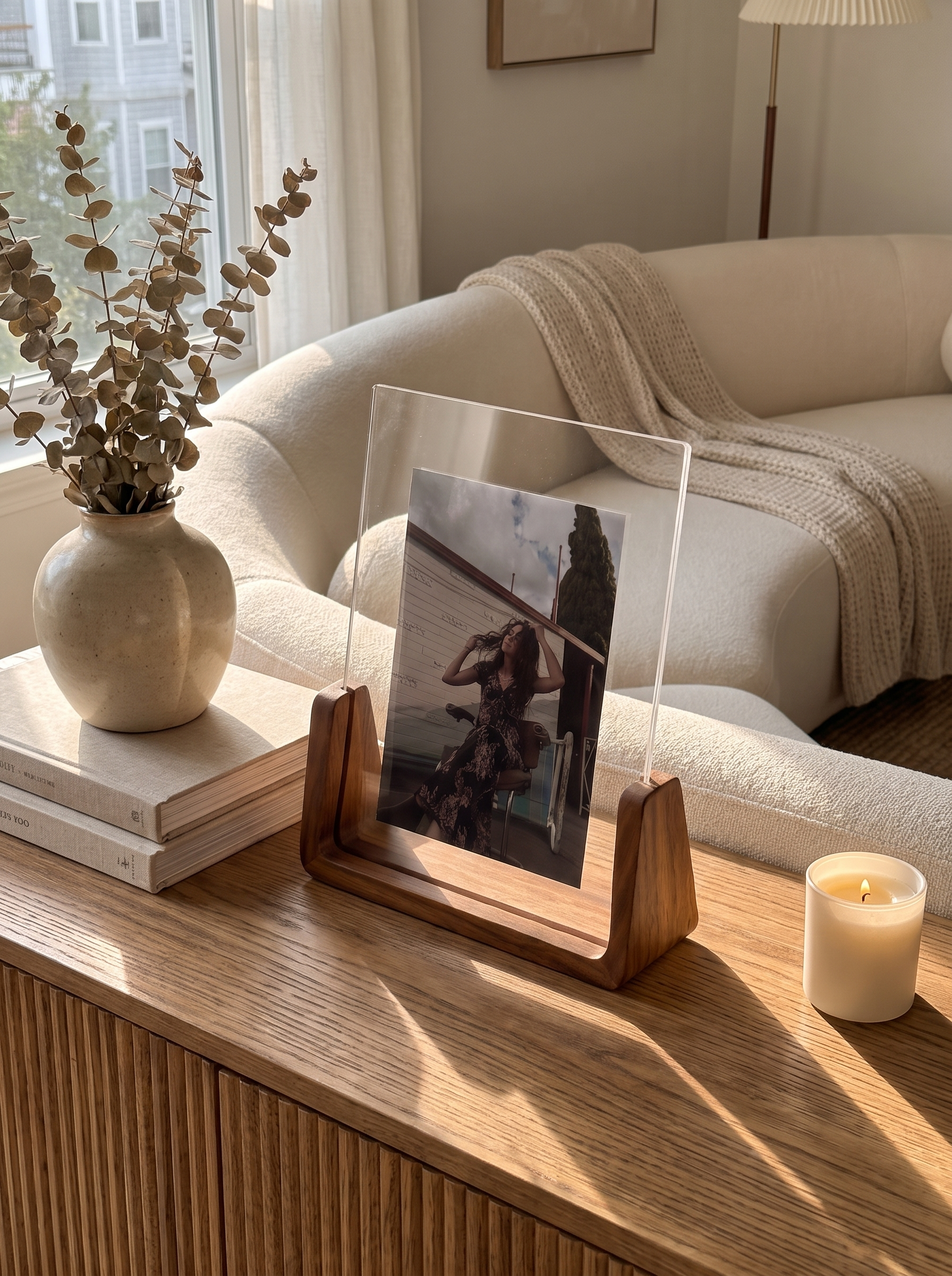 U-Shaped Photo Frame - Modern Meets Natural